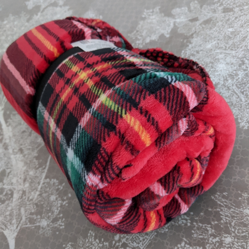 PINK throw blanket - Picture 2 of 3